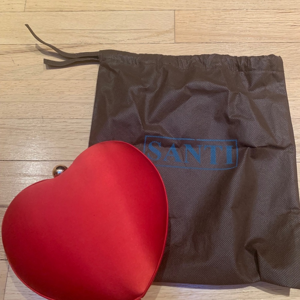 Santi Heart Clutch